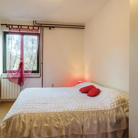 Three-bedroom In Appartement Medulin