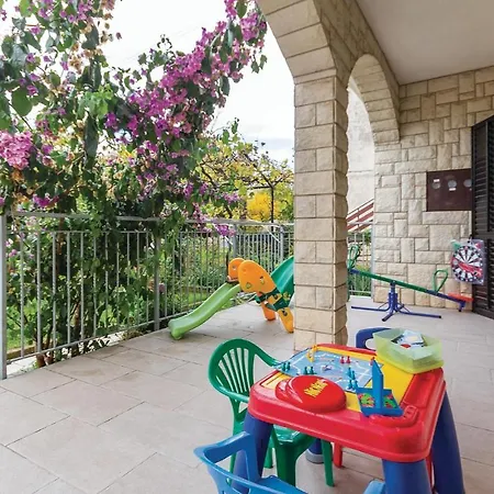 Three-bedroom In Appartement *