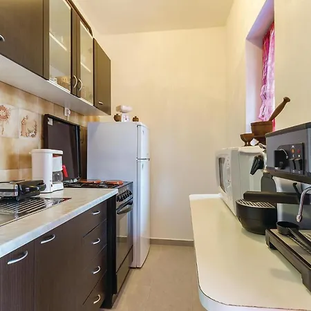 Three-bedroom In アパート メドゥリン