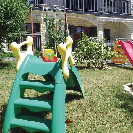 3 Bedroom Beautiful In Apartment *