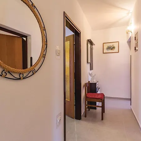 3 Bedroom Beautiful In Apartment Medulin